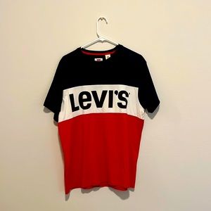 Levis’s shirt